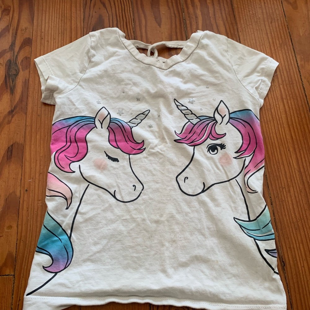 A Carter’s kid 6/6X unicorn shirt
